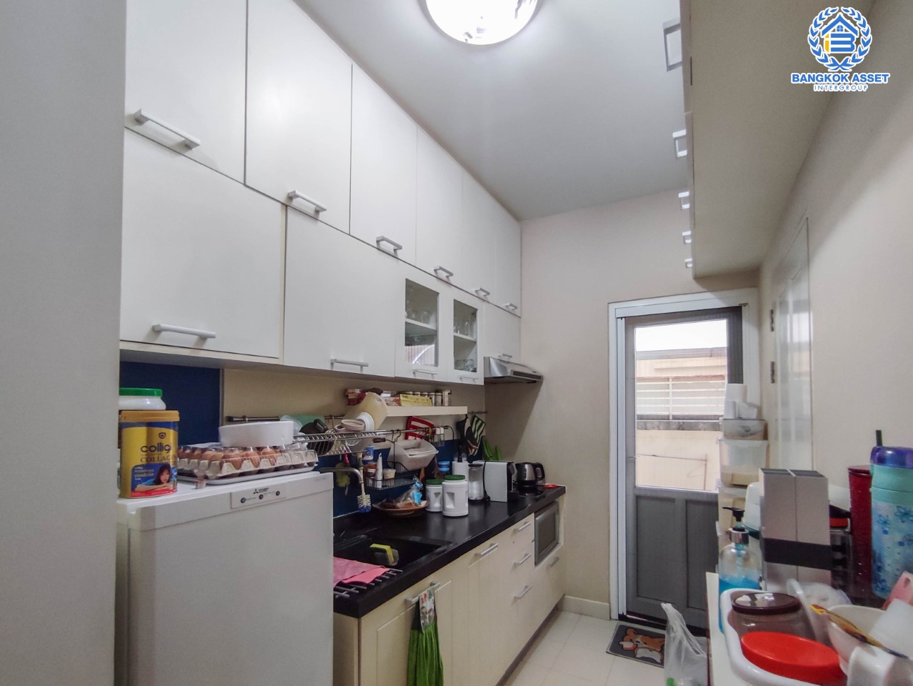 *****บ้านมือสอง ม.รสา สแปนิช คอร์ทยาร์ด รามอินทรา หลังมุม เนื้อที่ 53.6 ตร.ว. ฟังก์ชัน 3 ห้องนอน 3 ห้องน้ำ จอดรถได้ 2 คัน Facilities ครบครัน บนทำเลเชื่อมต่อหลายเส้นทาง ถ.ลาดปลาเค้า, ถ.รามอินทรา, ถ.เกษตร-นวมินทร์ ใกล้ทางด่วน "รามอินทรา-อาจณรงค์" และ เซ็นทรัลรามอินทรา